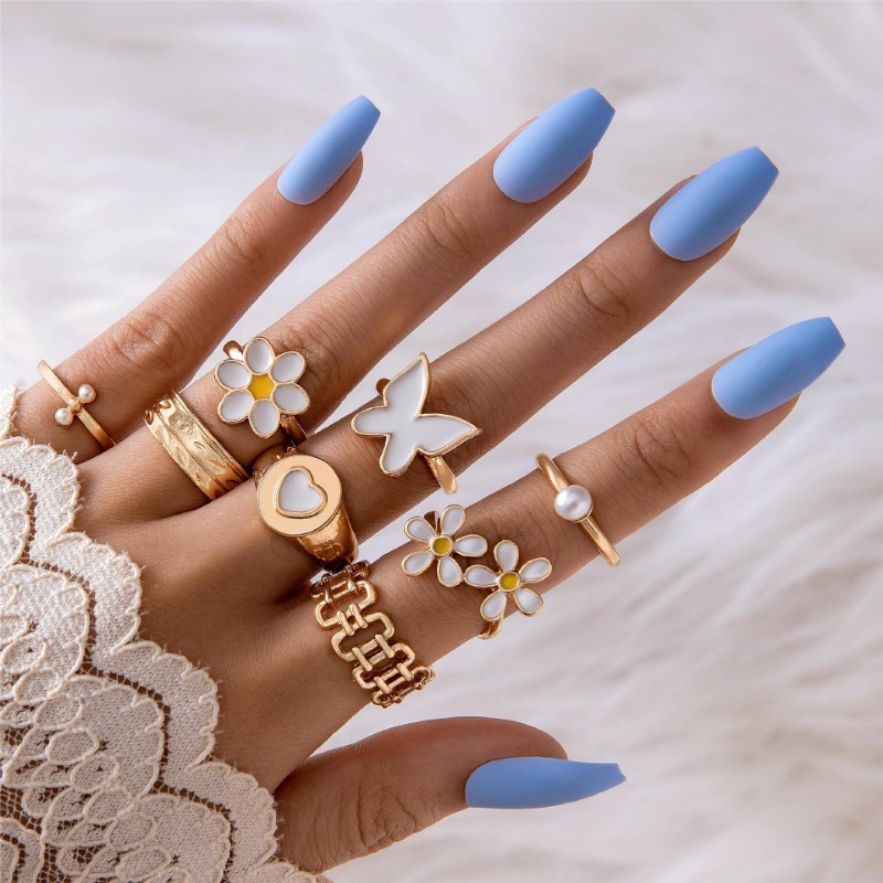 Sophisticated Geometric Flower Patterned Gold Wedding Band Set for Couples