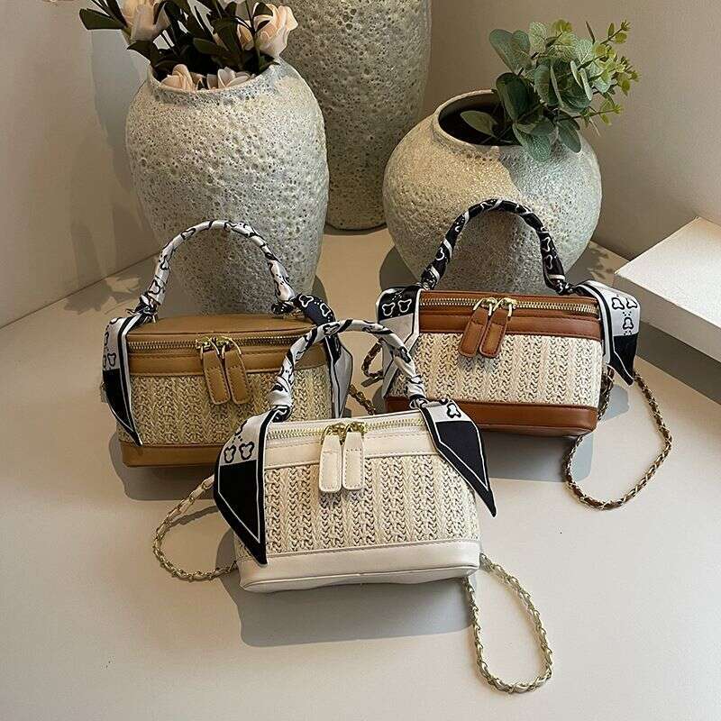 2024 New Grass Woven for Women's Niche Design Chain Crossbody Summer Feel Handheld Bucket Bag