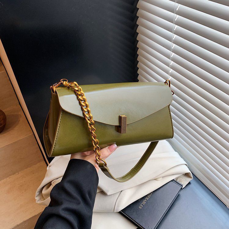 Free shipping designer 2025 New Retro Design Fashion Baguette Single Shoulder Bag Crossbody Bag Chain Commuter Bag Underarm Bag