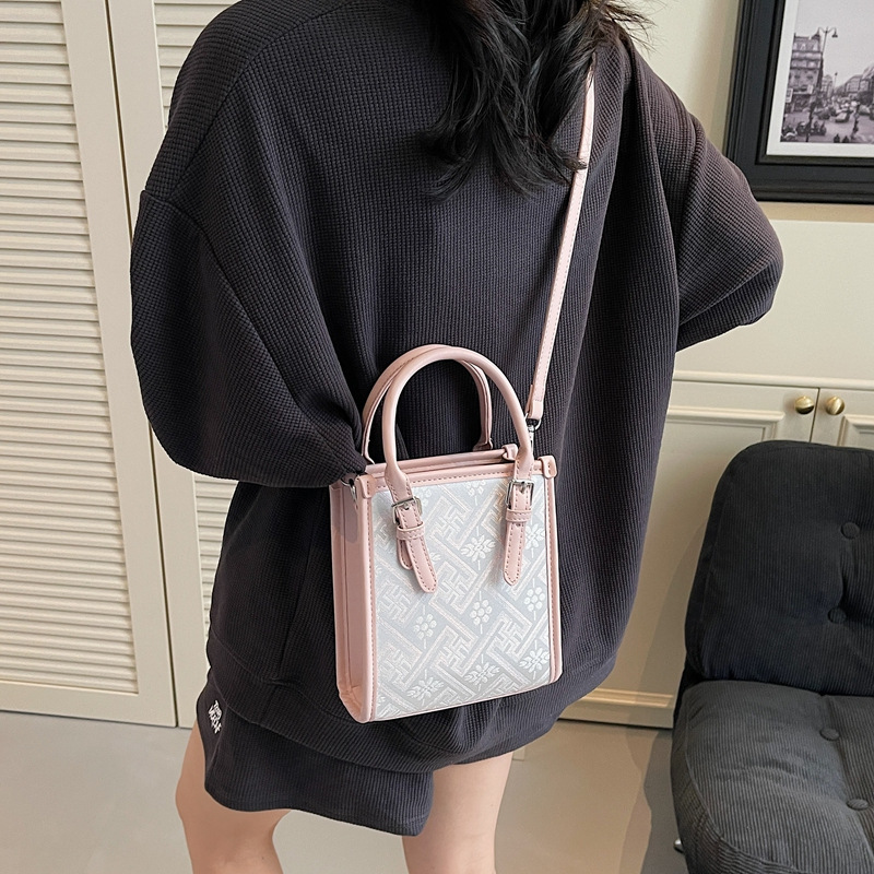 Free Shipping Designer New Fashion Women's High-end Texture Handbag Simple And Fashionable Printed Commuting Shoulder Crossbody Bag Casual Phone 