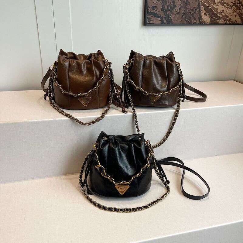 Soft leather pleated bucket bag, women's light bags with a stylish and niche high-end texture, chain shoulder
