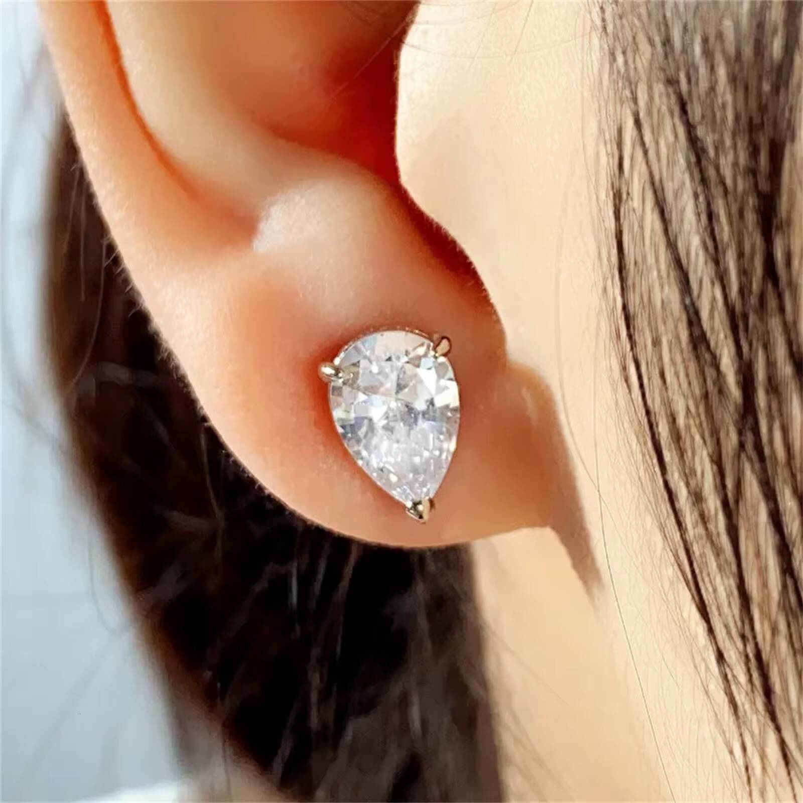 925 silver Hot Sale Exquisite Pear Shaped Bling Crystal Moissanite Earring for Luxury Silver Plated Stud Earrings Women Jewelry