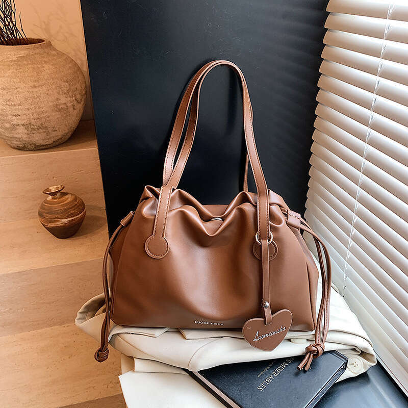 Korean Designer Bags Style Simple Versatile Tote for Women 2025 Summer Large Capacity Casual Commuting Shoulder Crossbody Bag Trendy