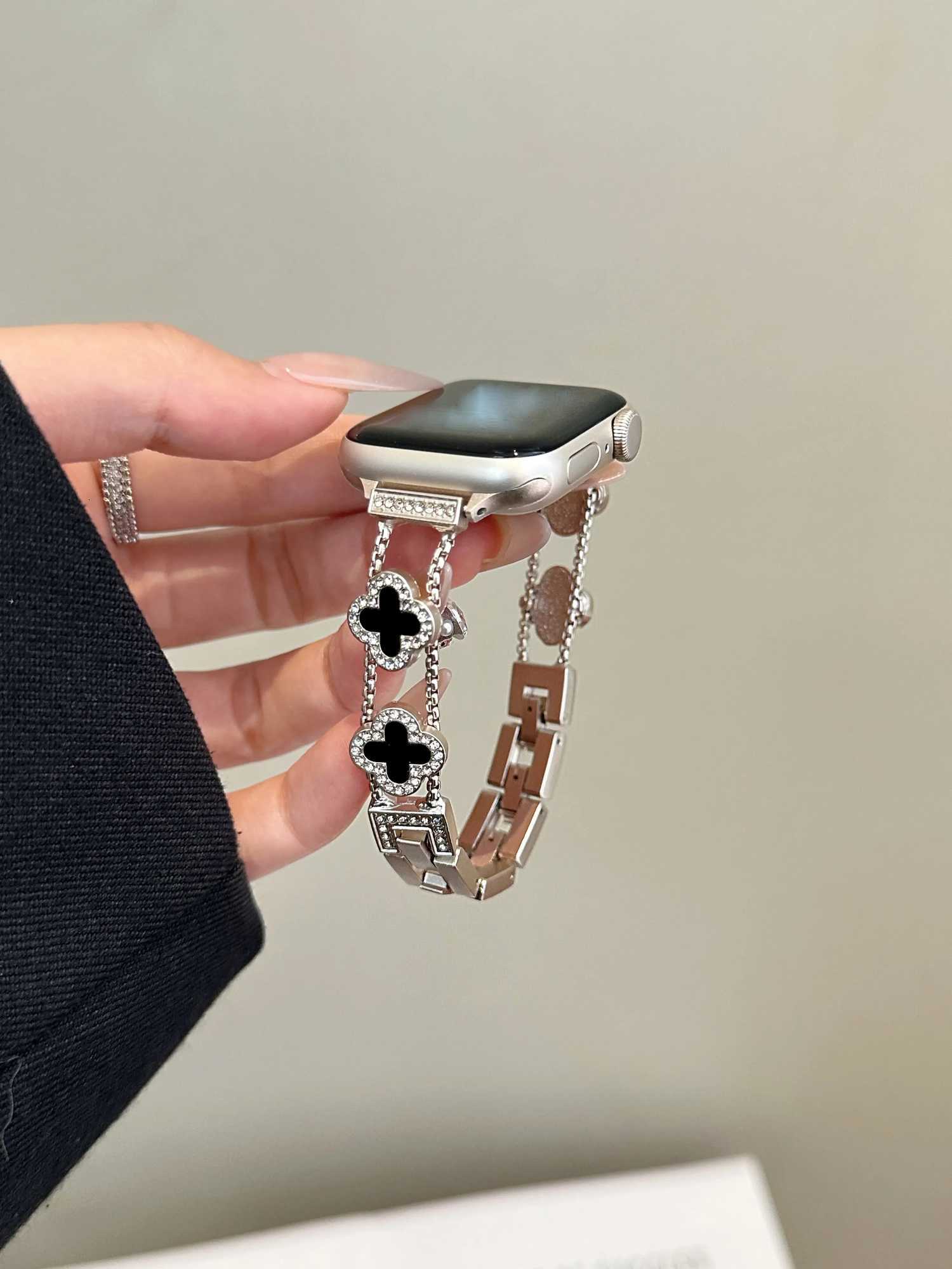 Fashion Stainless Steel Bracelet Link For Watch Band Series 8/7/6/10 40mm 41mm 38mm 42mm 44mm 45mm 46mm Strap L250819