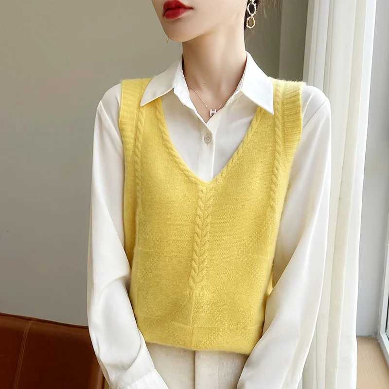 1 New Fashionable Knitted V-Neck -Patterned Vest Sweater For Ladies A Sophisticated And Ele Top For Women-RY413XJ250819
