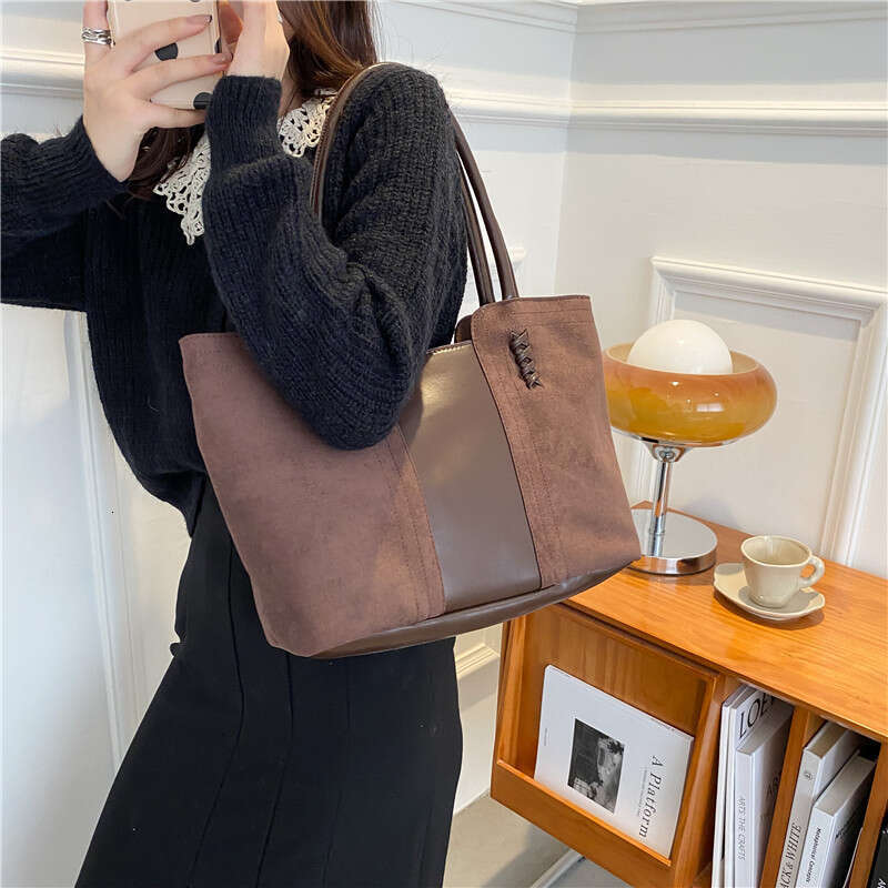 2025 New Autumn Fashion Textured Tote Women, Large Capacity Bags Shoulder Bag Designer for Work and Commuting