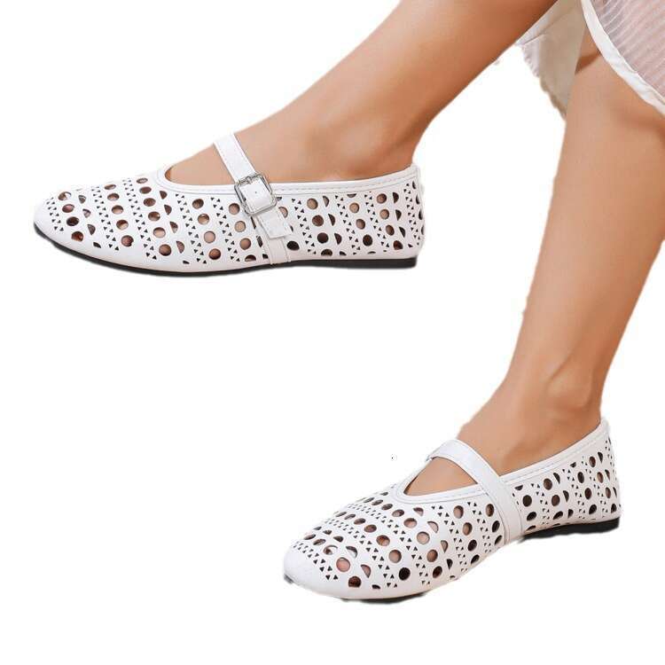 36-43 Shoe Large Size Hollow Leather Casual Shoes for Women Outdoor Designer Wear 2025 Summer New Fashion Versatile Sandals