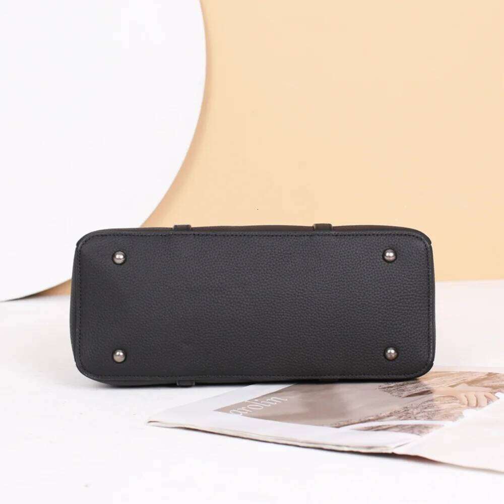 New Fashion Solid Color Cowhide Leather Women Handbag Large Capacity Single Shoulder Bag Middle Aged Mother Cross Body Tote