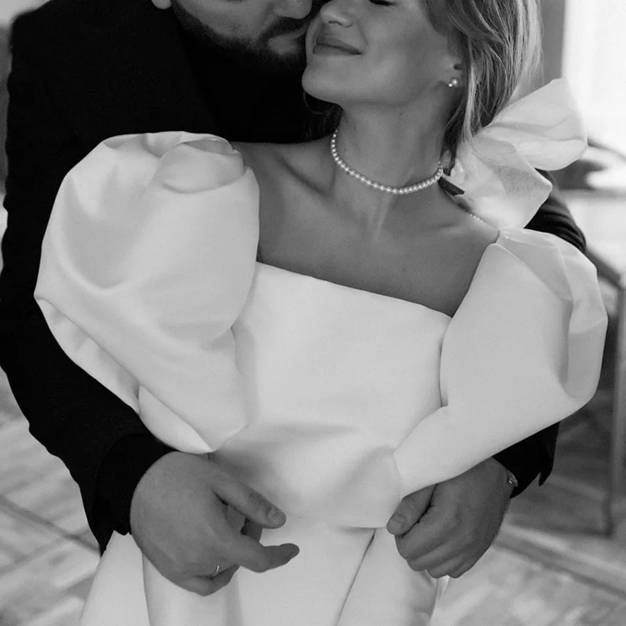 DREAM Customized Long Bubble Sleeves Satin Micro Wedding Dress Simple Square Neck Above Knee Mini Length Retro Bridal Gowns 2025