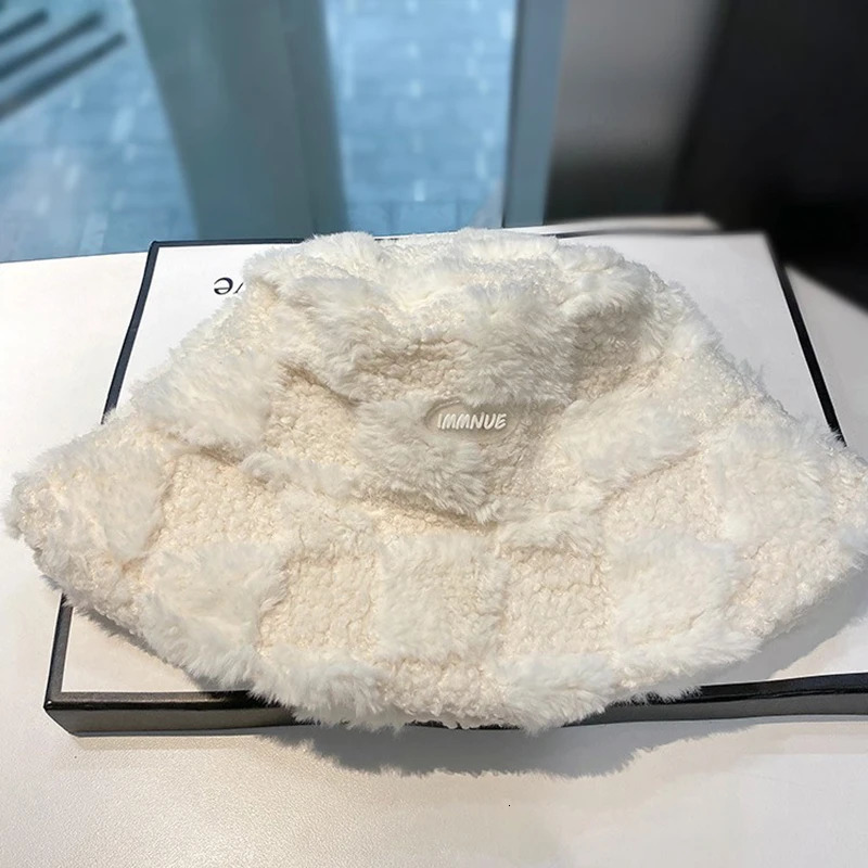 The pot hat is a versatile choice for women in autumn and winter. It features a warm sheepskin fisherman hat a fashionable 250819