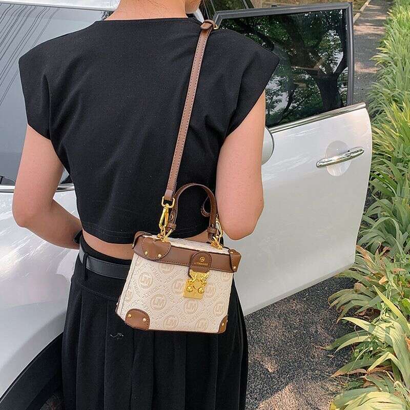 Niche design high-end light lock new versatile fashion box women's shoulder crossbody bag