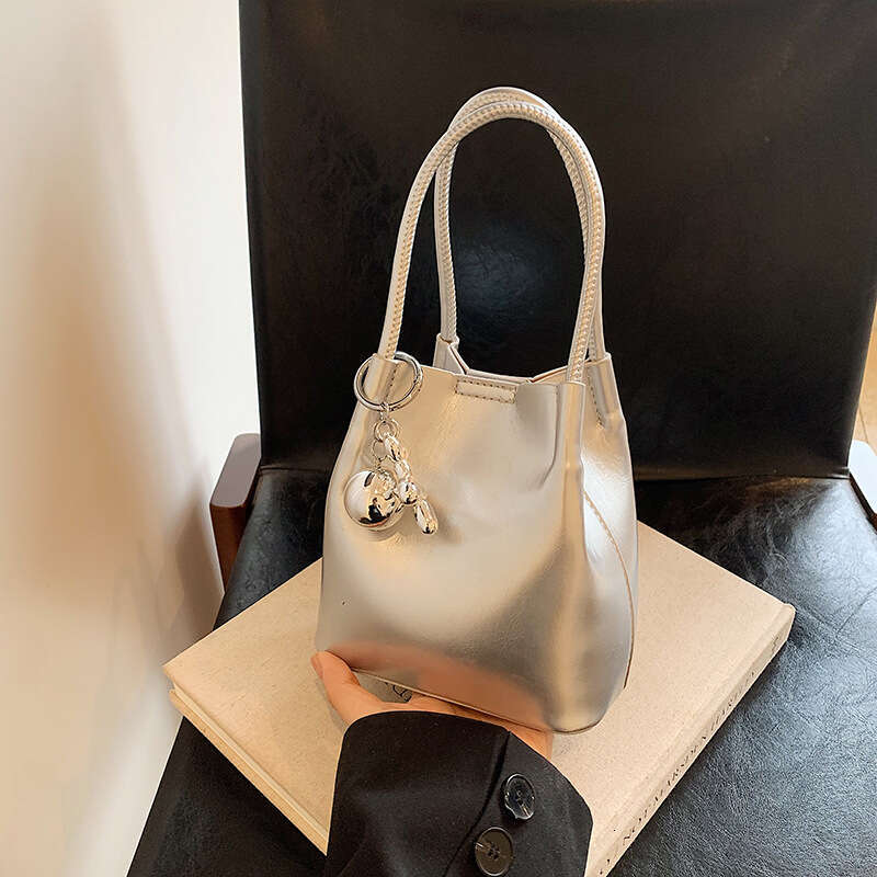 Korean INS Fashion Handheld Bucket for Women 2025 Summer Trend Simple New Single Shoulder Versatile Underarm Bag