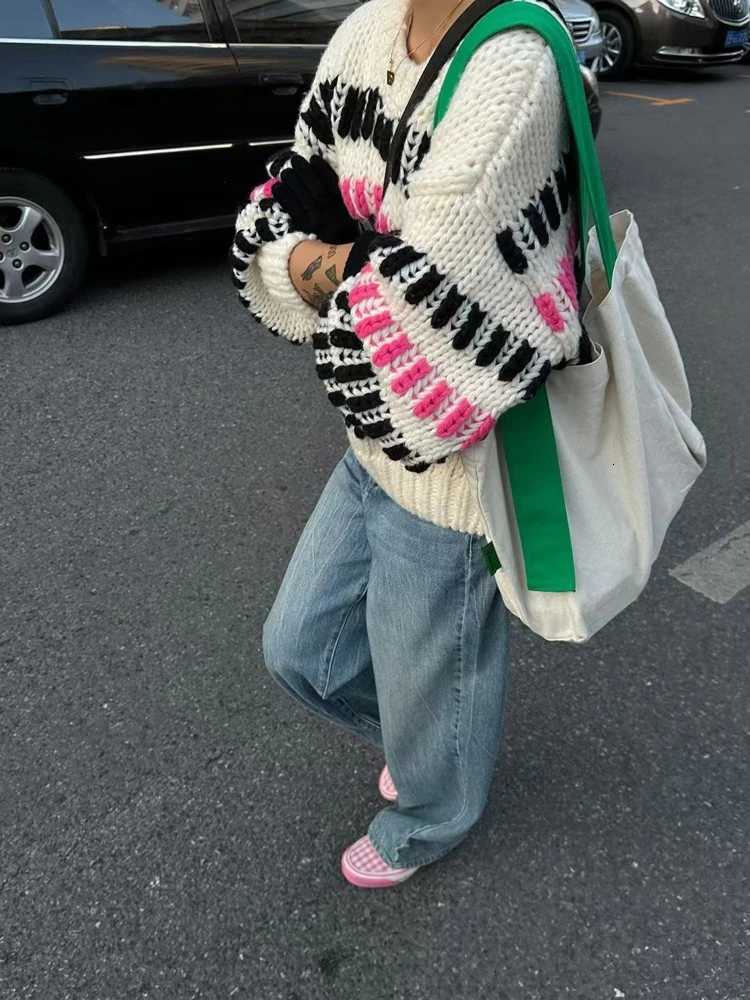 Women lti Color Striped Thick Casual Round-neck Sweater 2024 Winter Niche Design Chunky Jumper Knit Top XJ250819