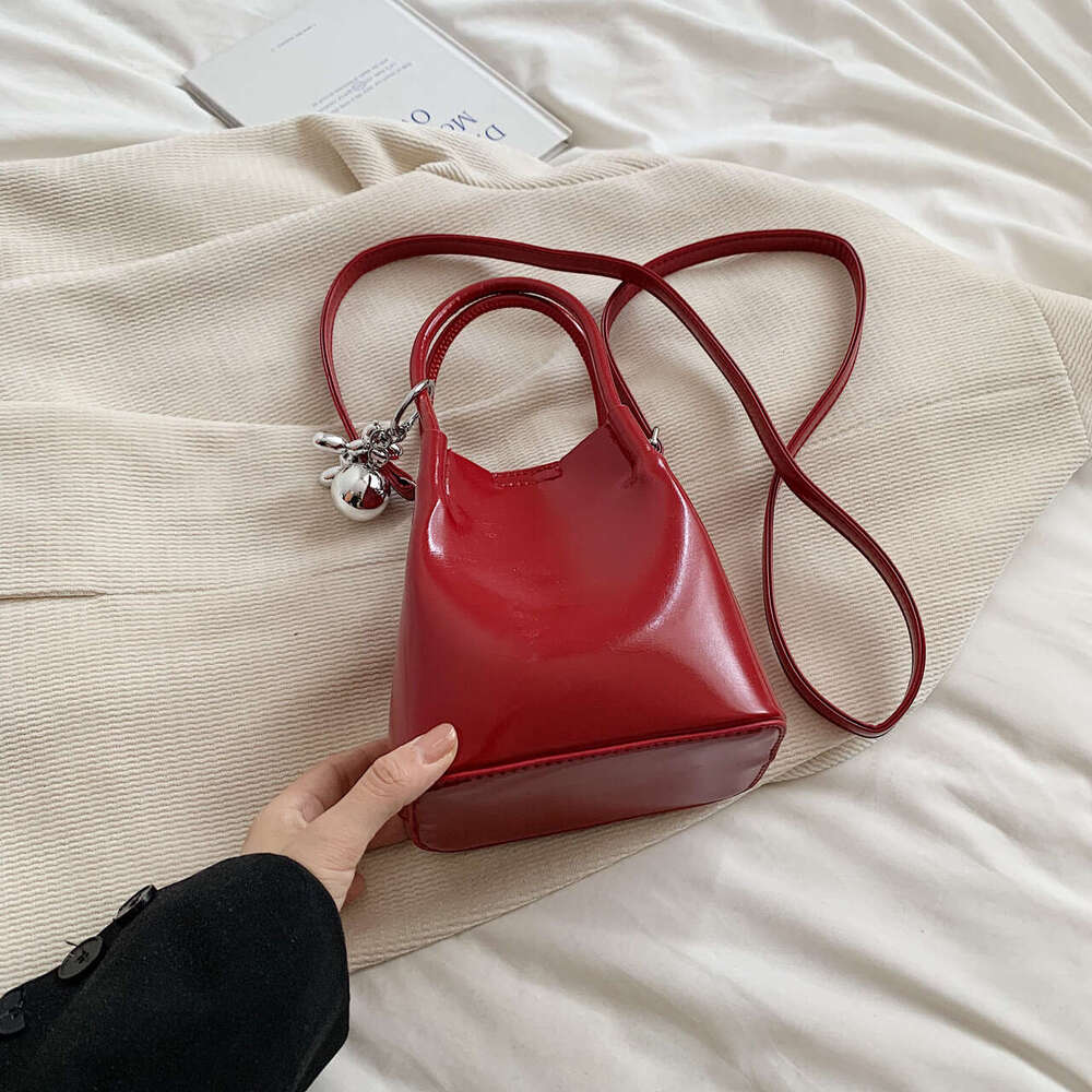 Korean INS Fashion Handheld Bucket for Women 2025 Summer Trend Simple New Single Shoulder Versatile Underarm Bag
