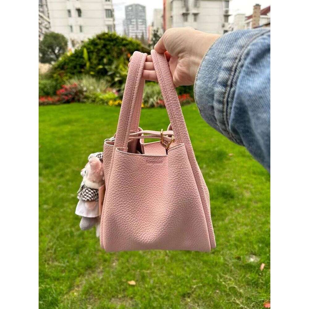 Korean version niche design versatile handbag casual bucket 2024 new patterned vegetable basket lychee crossbody bag