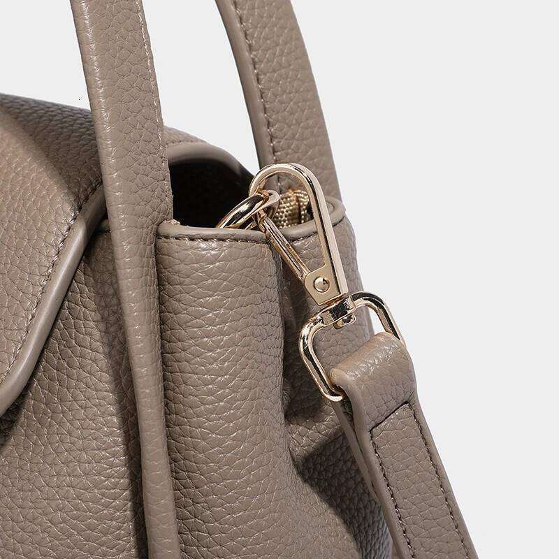 Light Niche Design New Retro Fashion Shoulder Soft Leather Handheld Women S Bag Crossbody Bags