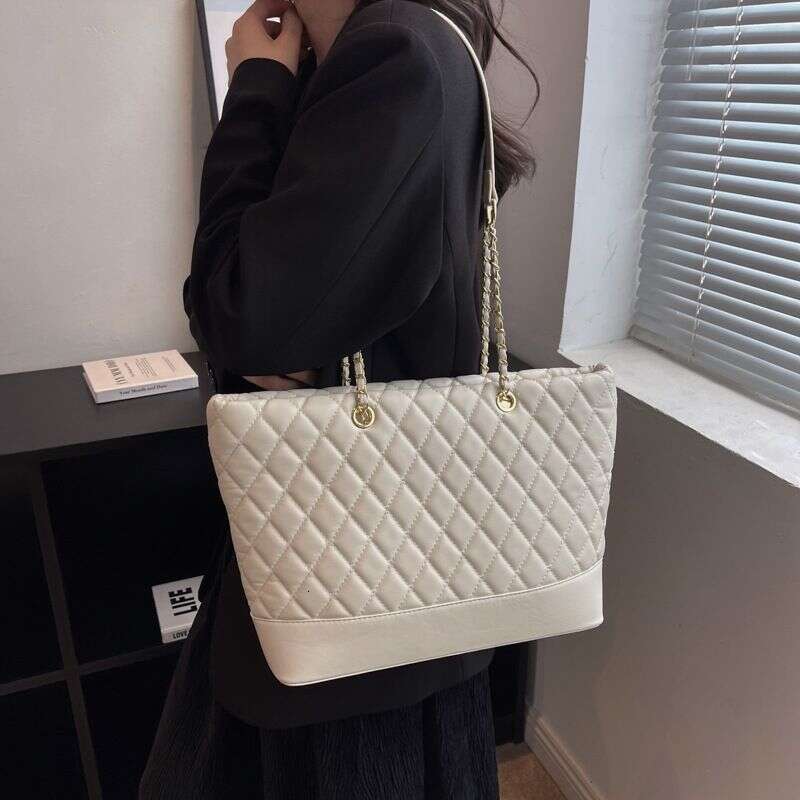 Textured Women's Large Capacity 2023 New Fashion Niche Lingge Chain Simple One Shoulder Crossbody Bag