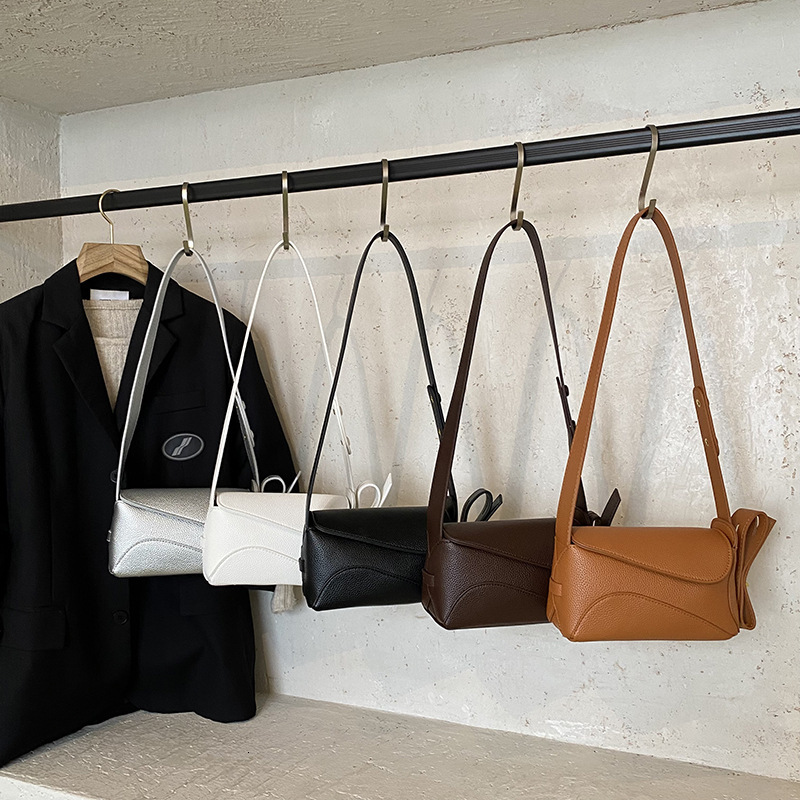 Free shipping designer Versatile Fashion Single Shoulder Bag 2025 New Women Bag Large Capacity Casual Simple Underarm Bag Commuter Bag Crossbody Tote 