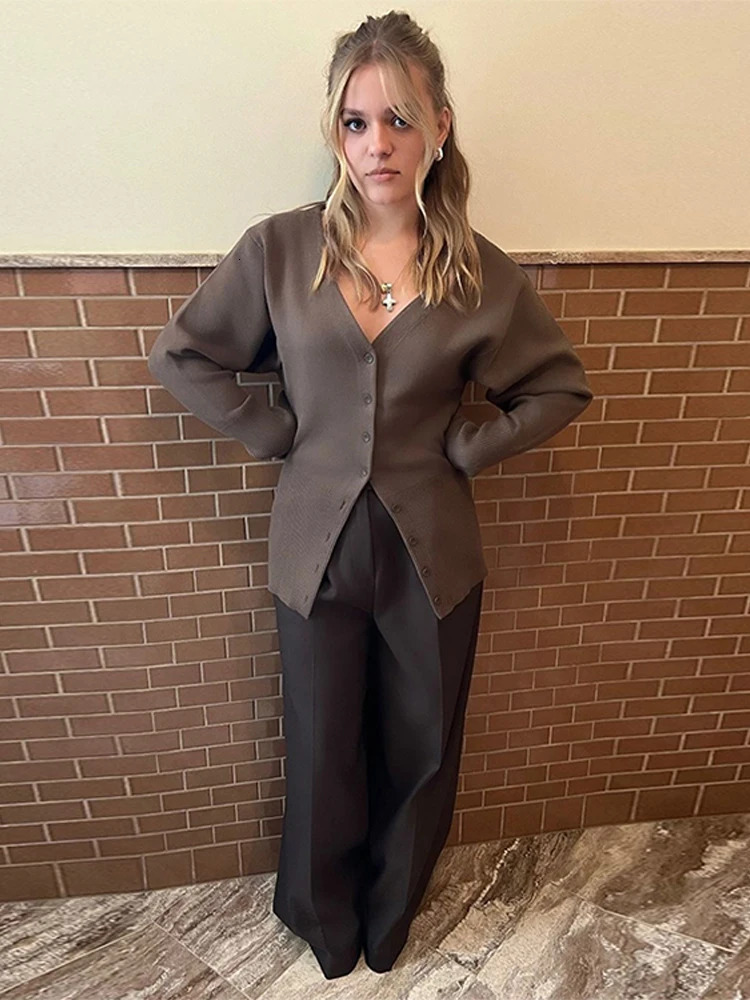 Casual Knitted Vneck Slim Cardigan Women Chic Solid Long Sleeve Single Breasted Streetwear Elegant Lady Cozy Knitwear 250819