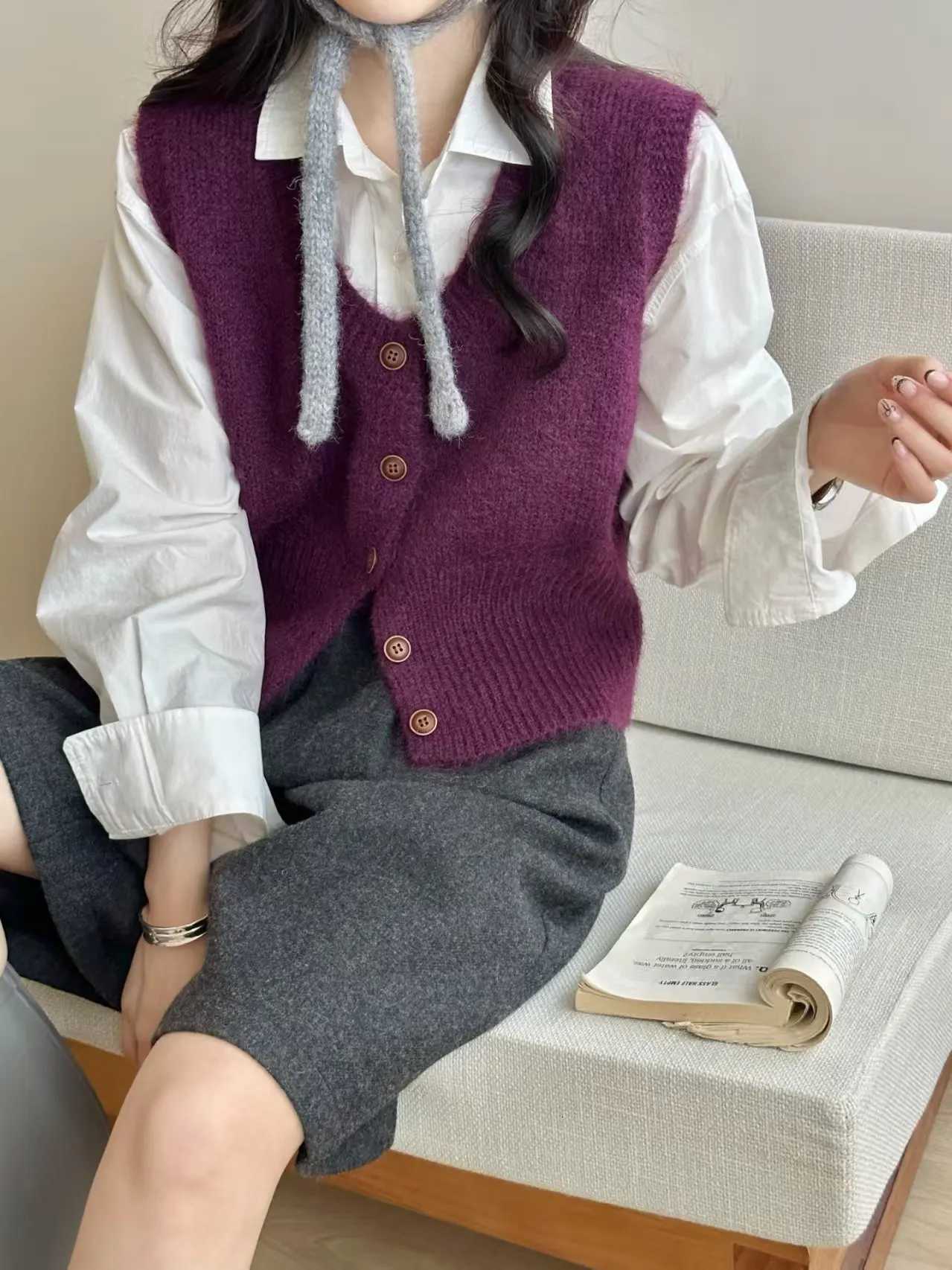 Sweater Vest Women Single Button Knitted Sweaters Korean Style Fashion V Neck Cashmere Sweater Autumn 2025 Outerwear Tops Women XJ250819