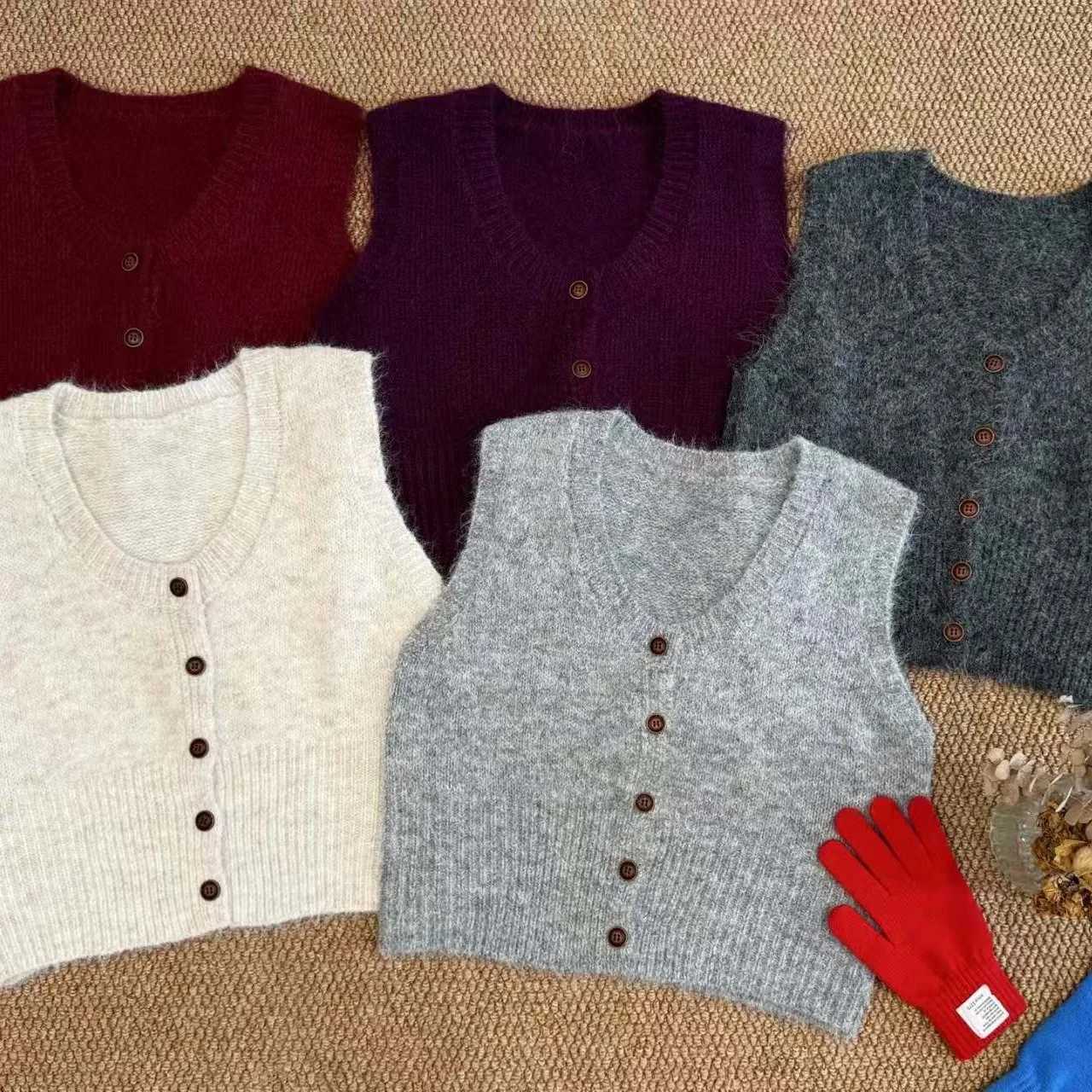 Sweater Vest Women Single Button Knitted Sweaters Korean Style Fashion V Neck Cashmere Sweater Autumn 2025 Outerwear Tops Women XJ250819