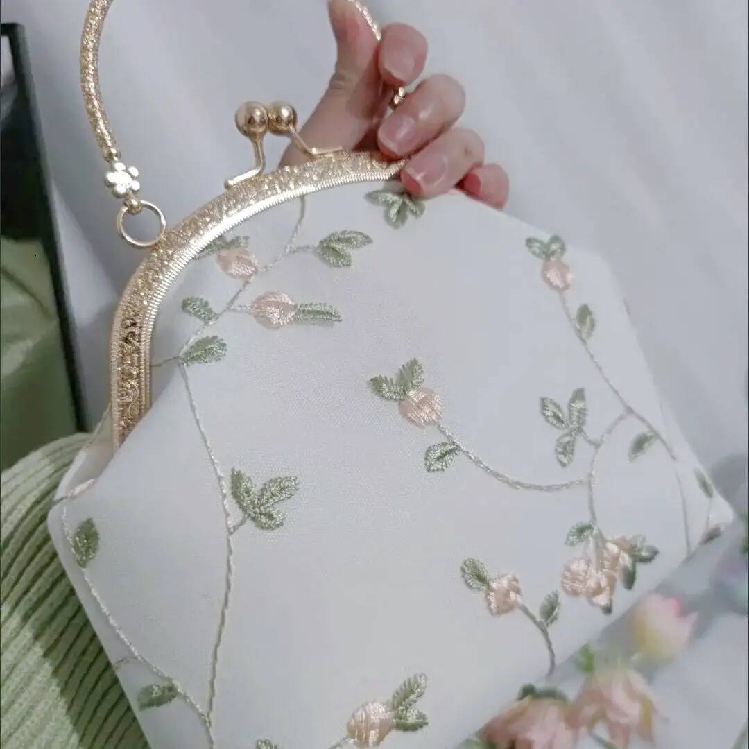 Vintage Embroidery Lace Flowers Shell Lock Purses For Wedding Small Chain Women Shoulder Crossbody Bag Fringe Bags