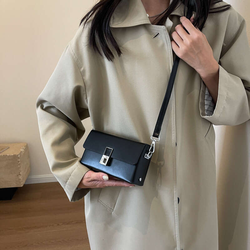 This Year's Trendy Bags for Women Autumn 2025 New Fashionable Textured Single Shoulder Bags Small Square Celebrity Designer Chain Crossbody Bag