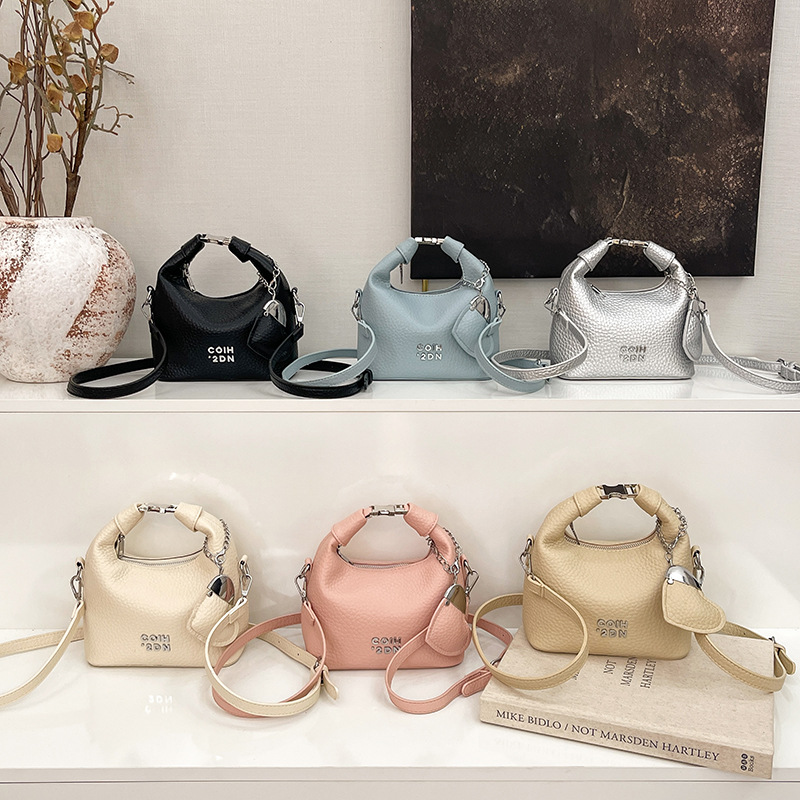Fashion women's bag 2025 new letter printed versatile Crossbody bag casual outdoor single shoulder square bag