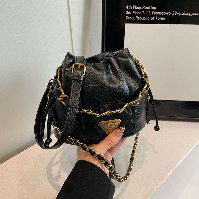 Soft leather pleated bucket bag, women's light bags with a stylish and niche high-end texture, chain shoulder