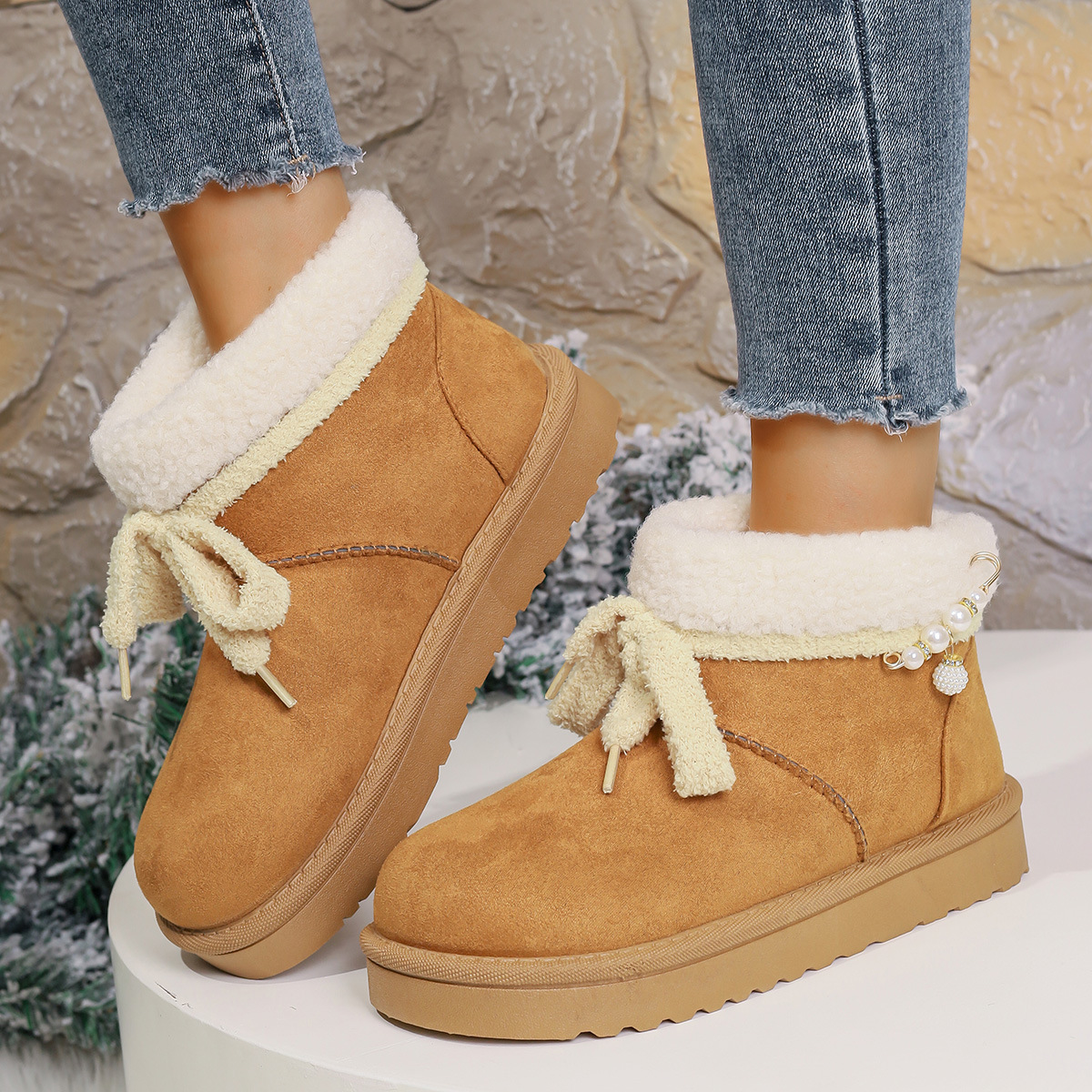 new Free delivery designer woman cotton boots Comfortable snow boots with short sleeves and plush outdoor winter boots