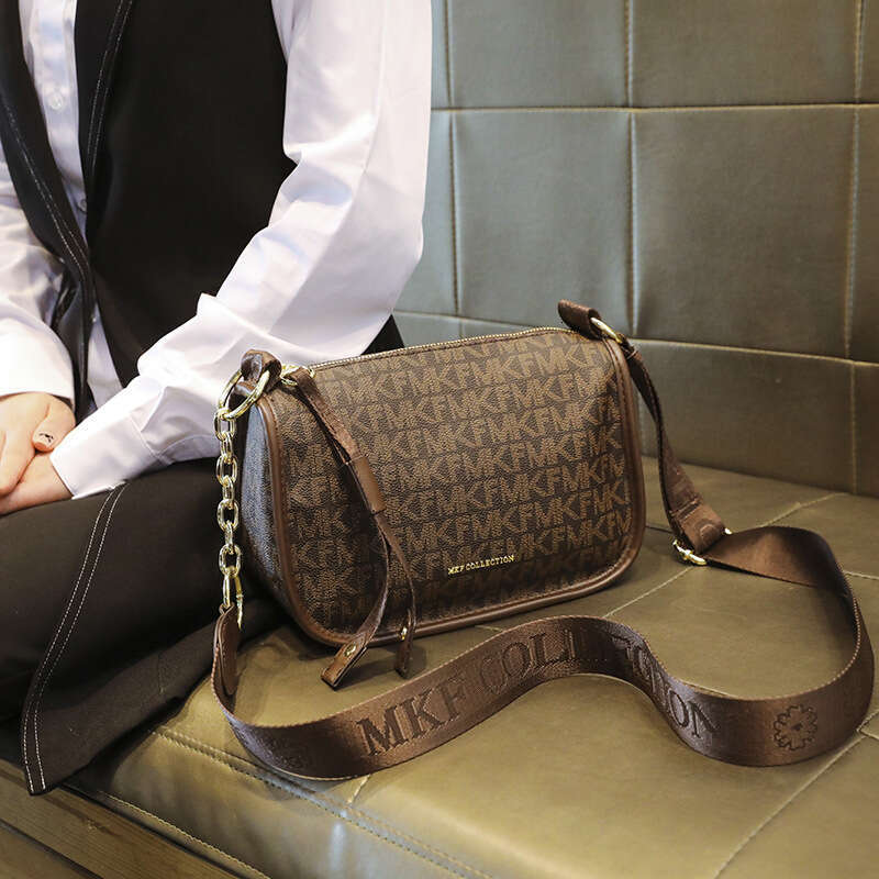 2025 New Fashion Single Crossbody for Women Pillow Casual Wide Designer Shoulder Strap Tote Bags Tassel Bag