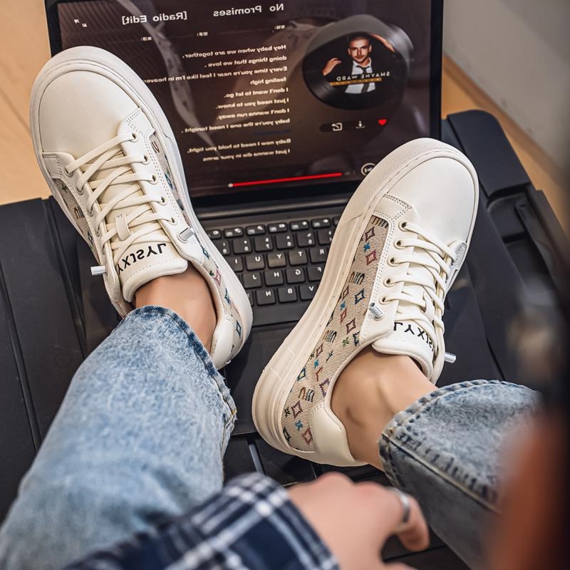 Free shipping Designer Men's Sneakers 2025 New Summer Breathable Korean-style versatile casual sports Men's light white sneakers