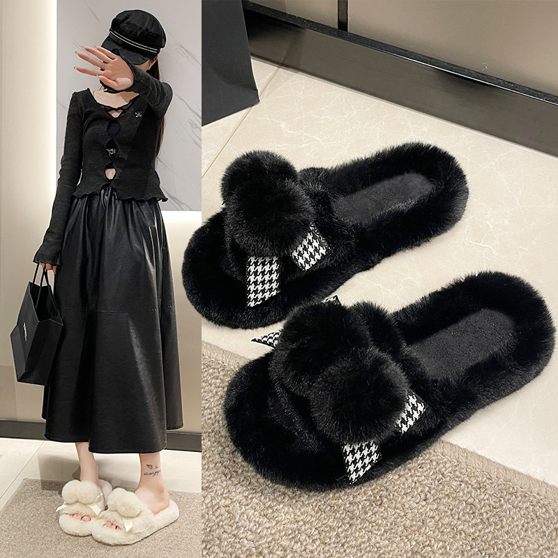 hot Free delivery designer Women cotton mop Minimally designed woolen slippers with a flat bottom for comfortable use on the outside