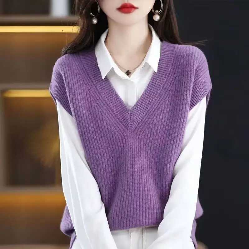 Autumn and Winter Knitted Vest Women V-neck Solid Bat Shirt Loose Versatile Sleeveless Knitted Sweater Pullover Fe Top XJ250819