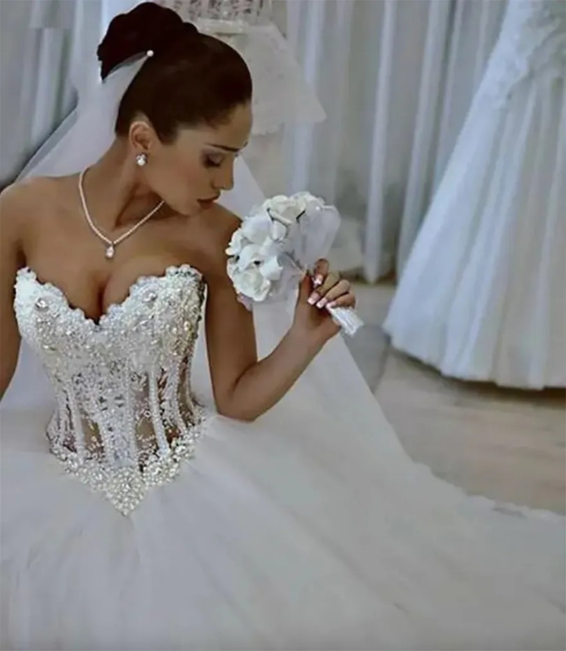 2025 New Princess Vestido De Noiva Ball Gown Wedding Dresses Sweetheart Fluffy Lace Beading Crystal Luxury Vintage Wedding Gowns