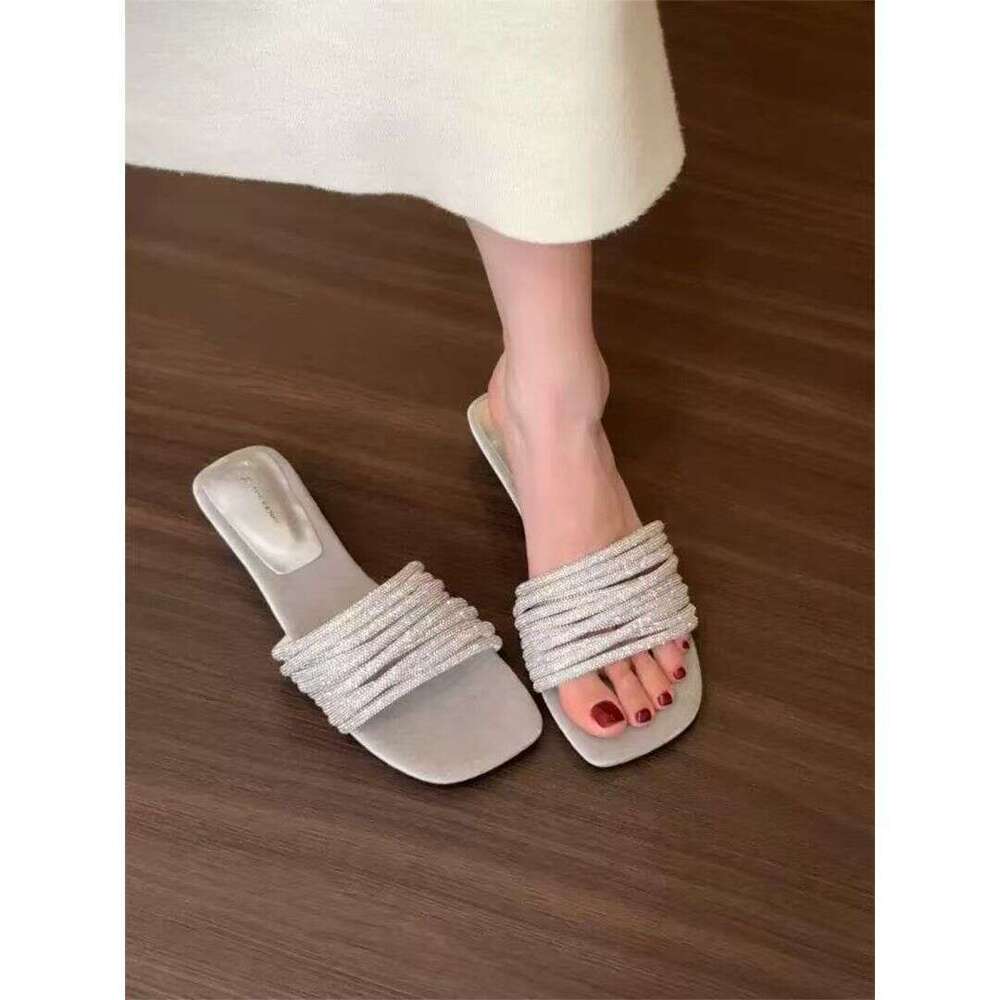 Designer Shoes Fashion Versatile Women's Shoe Summer Outdoor 2025 New High-End Stunning One-Strap Slippers to Match Dresses Beach Sandals