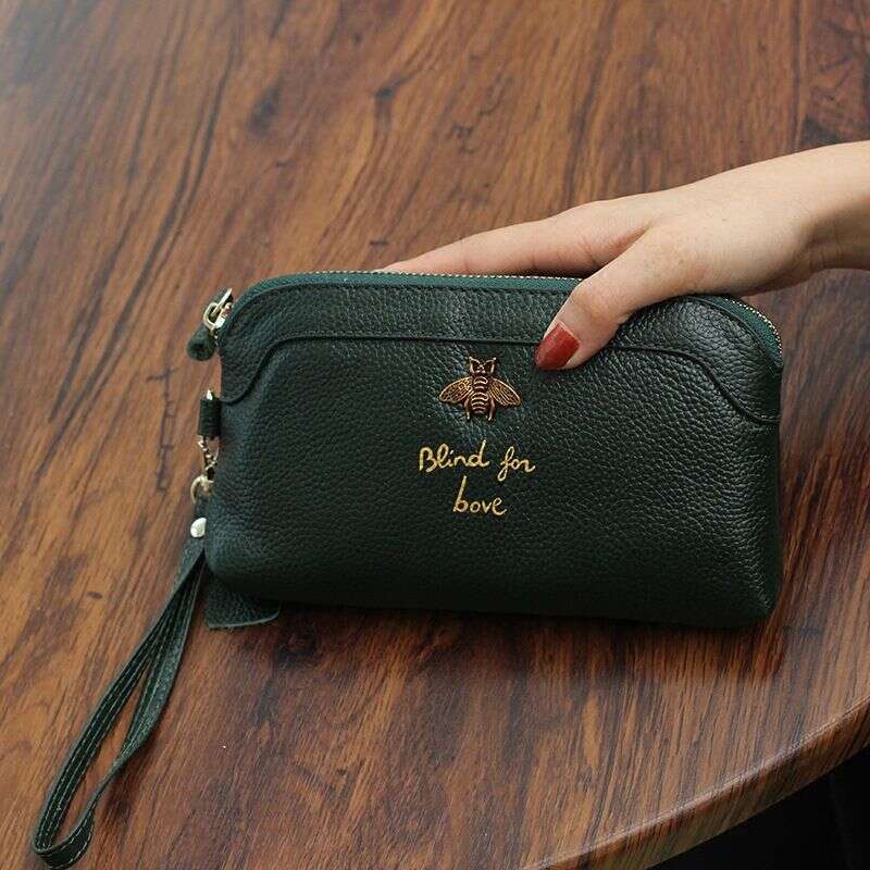 2023 European and American Exquisite Bee Hardware Leather Casual Large Capacity Hand Wallet Ladies Clutch Bag