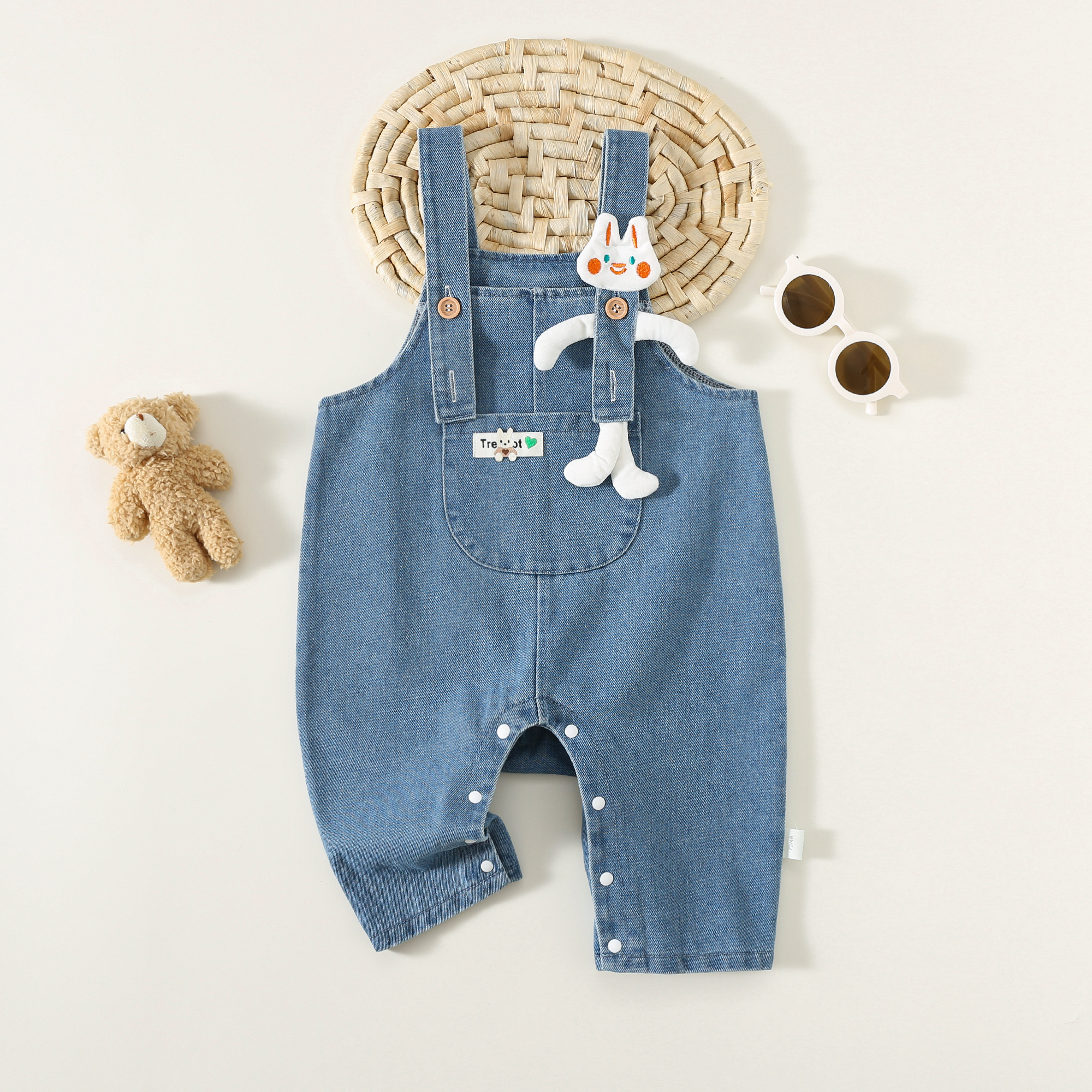 Baby denim suit for boys and girls, spring and autumn style overalls, jumpsuit for infants and young children, new style of outerwear
