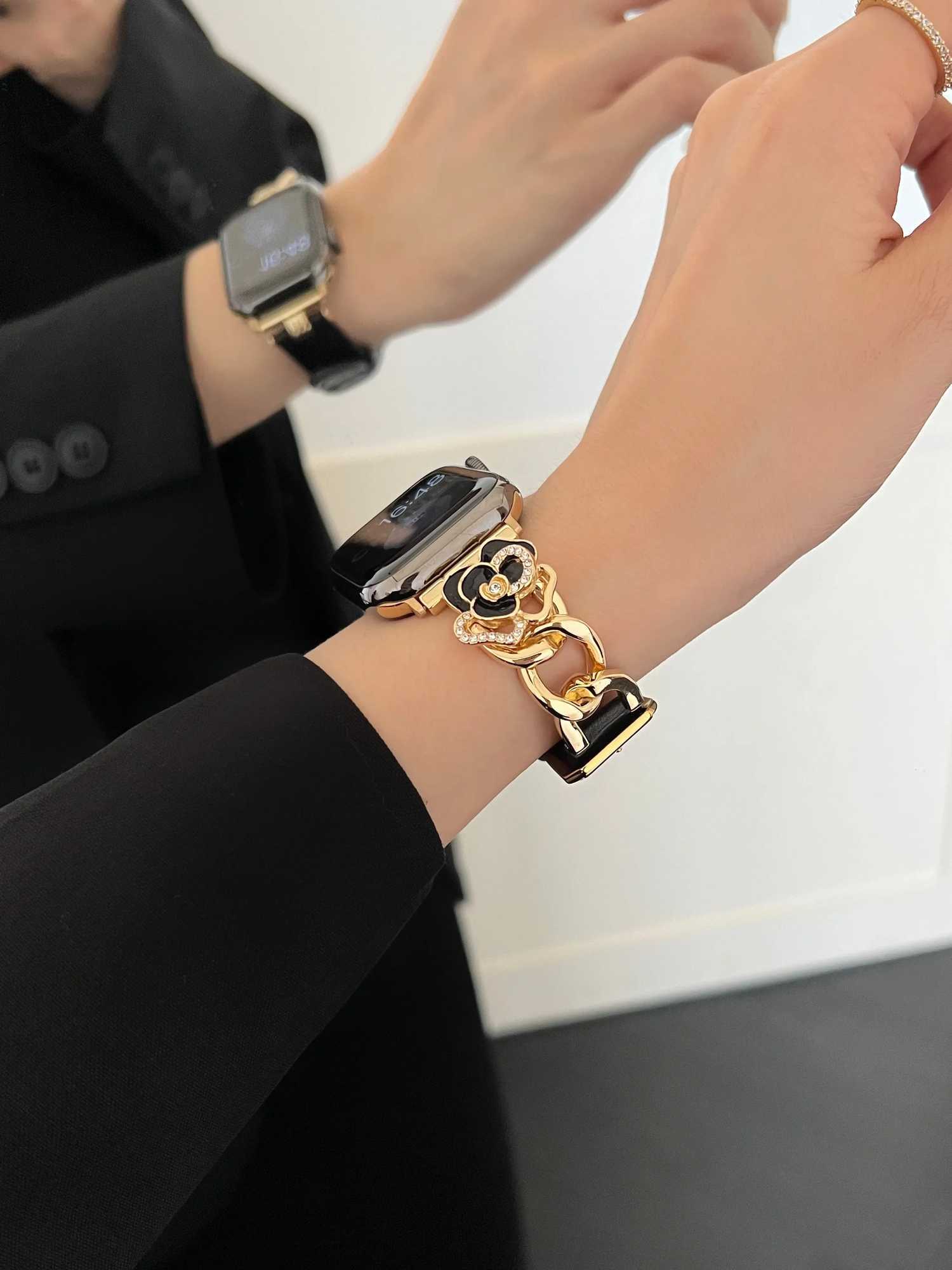 Lia Flower Cowhide Pearl Oil Alloy Watch Strap for Watch Band 44 40 45 41 49 42 38 45 mm iWatch 9 SE 5 6 8 7 Tra 2 Z250819