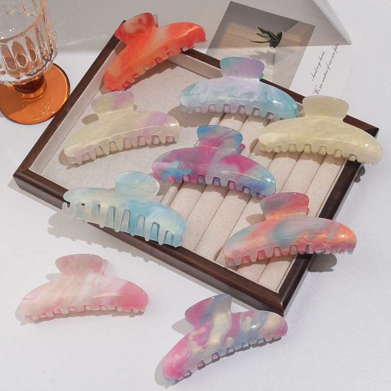 Marble-patterned clasp shark head jewelry