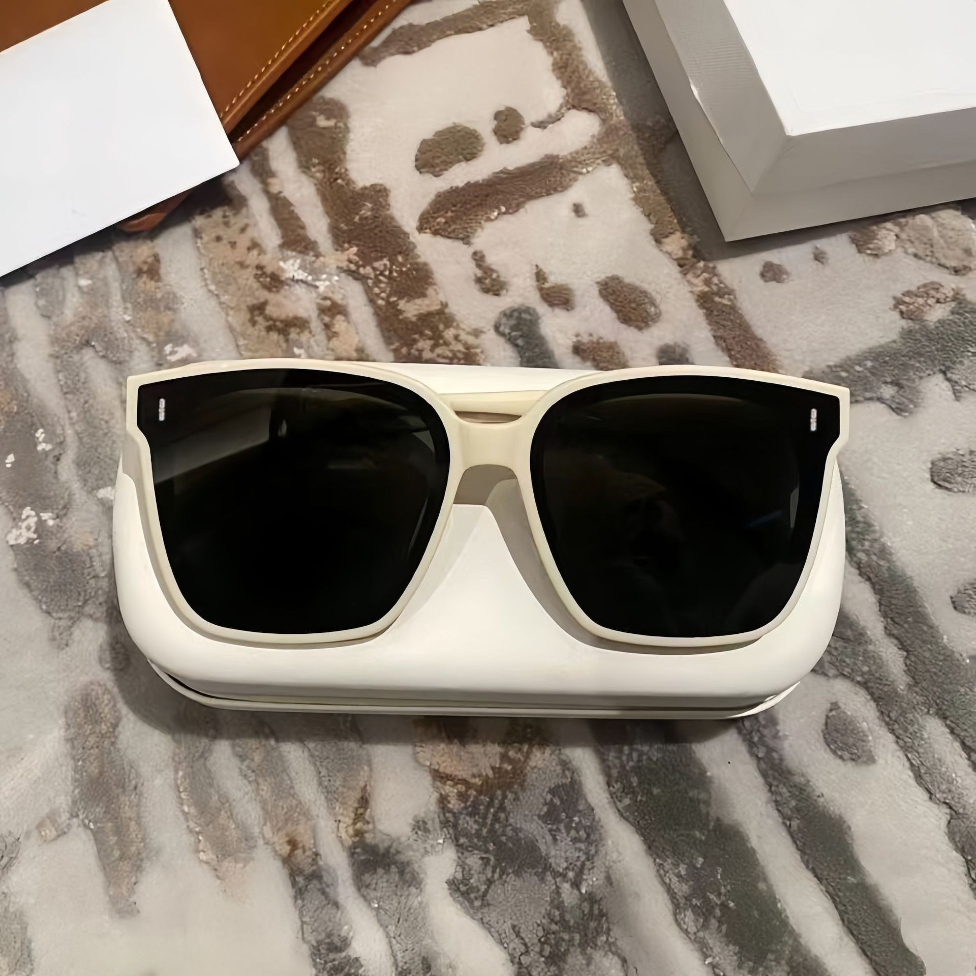 Large Frame High Quality Sunglasses Metal Meter Nails Fashionable Retro Sunglasses For Women Men