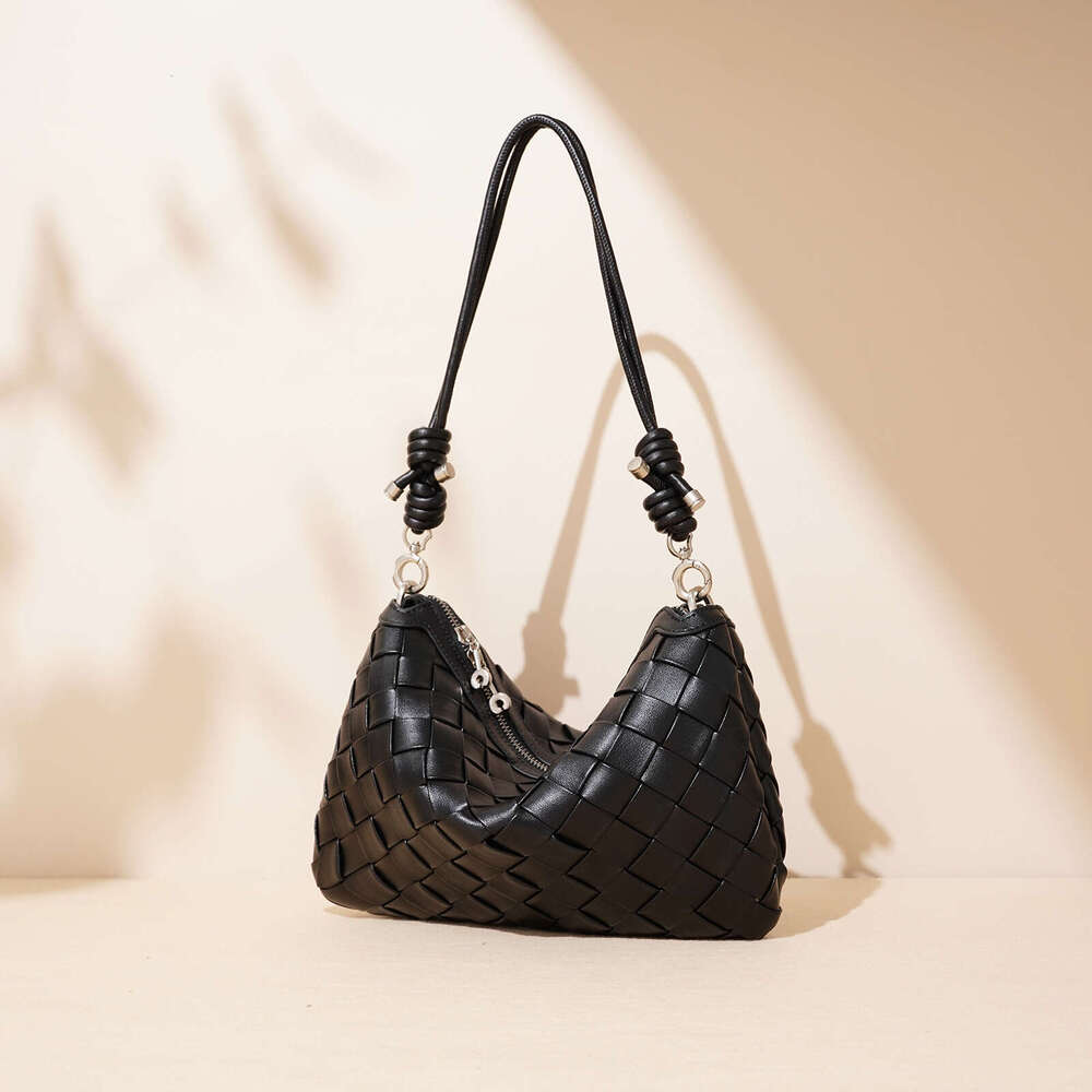New high-end handheld mobile phone drawstring beach bag mini hand-woven women's underarm shoulder dumpling bag