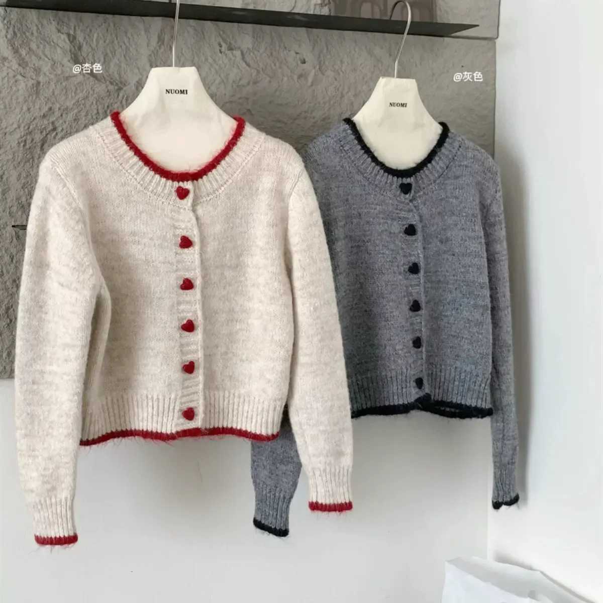 2025 Women Sweater Coat Autumn Winter New Design Color Block Heart Button Knit Cardigan Short Sweater Top XJ250819