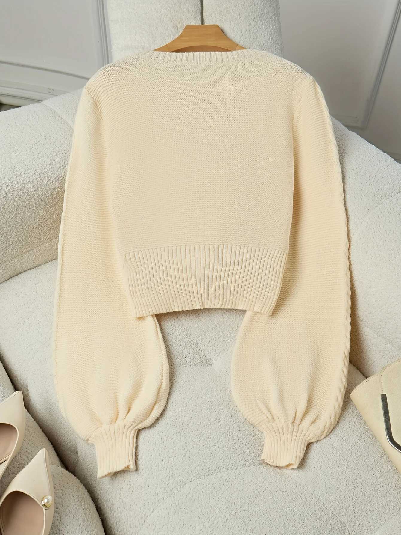 Autumn Fashion in Europe and the US French Retro Square Neck Bell Sleeve Long Sleeve Pullover Short Knitted Sweater for Women XJ250819