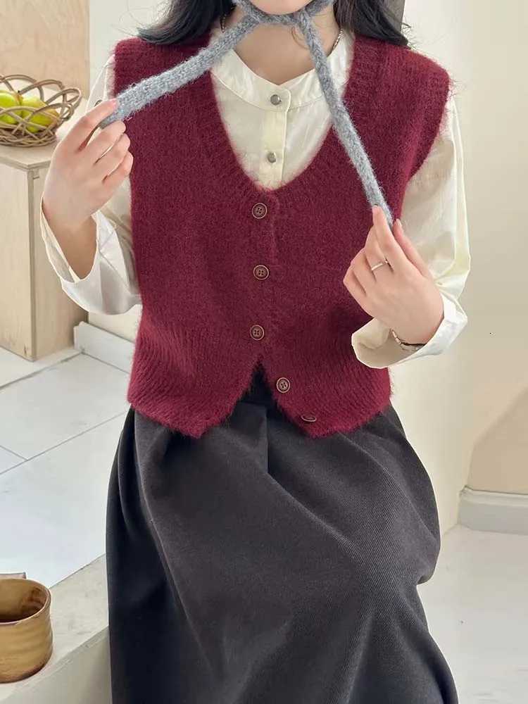 Sweater Vest Women Single Button Knitted Sweaters Korean Style Fashion V Neck Cashmere Sweater Autumn 2025 Outerwear Tops Women XJ250819