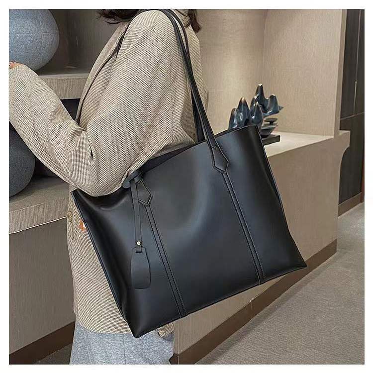 Free shipping designer Women New Fashion Versatile Large Capacity Tote Bag Shoulder Bag Women Crossbody Bag High-end Shopping Bag