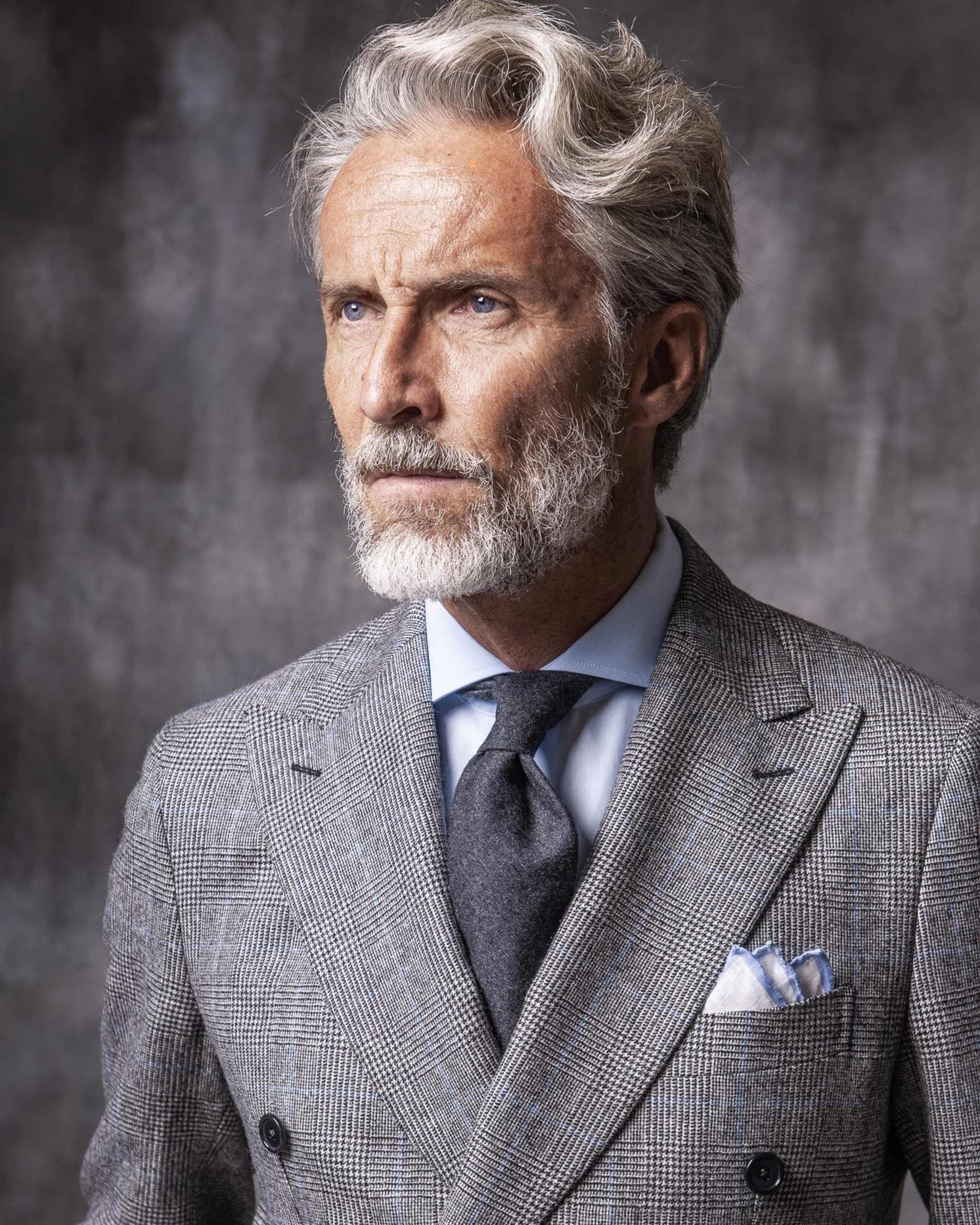 Classic Fit Check Wedding Tuxedos Peaked Lapel 2 Pcs Jacket Pants Men Suit Double Breasted Grooms Evening Blazers Customized