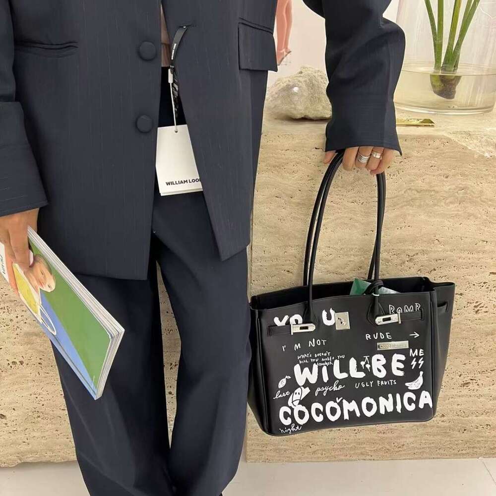 Designer Bag Tote Bag Shoulder Bag New Fashion Show Long Handle Letter Graffiti High End Single Shoulder Underarm Large Capacity Women S Bag