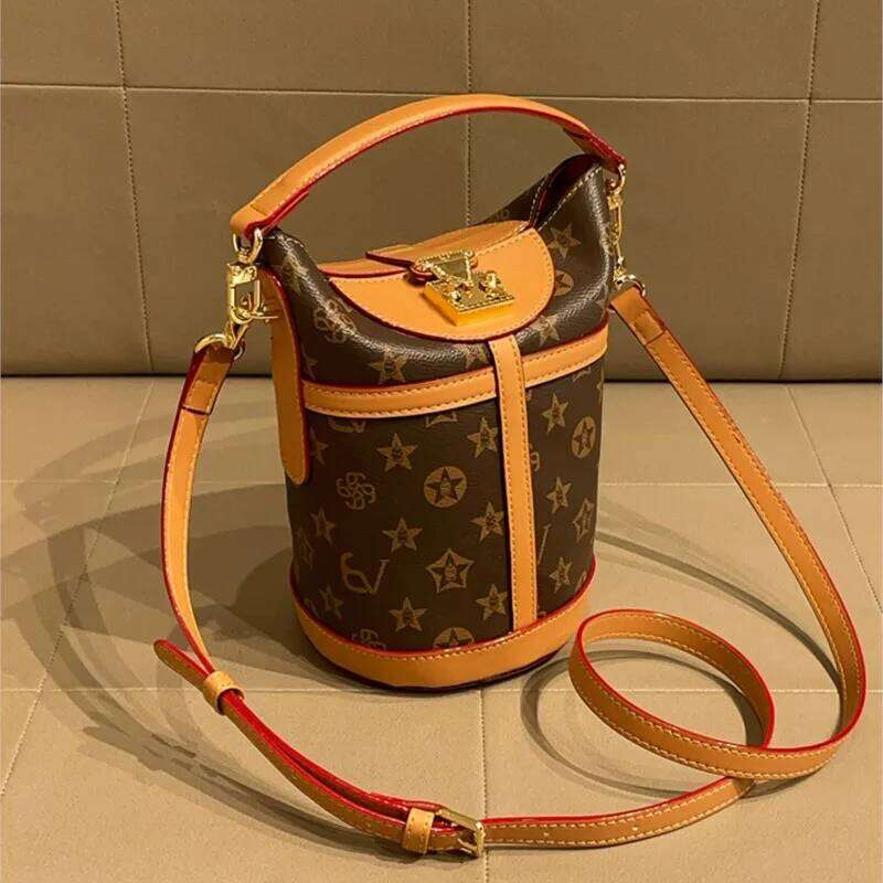 Light Brand Women's Bucket 2024 New High-End Feeling Autumn And Winter Fashion Explosive Handbag Crossbody Bag