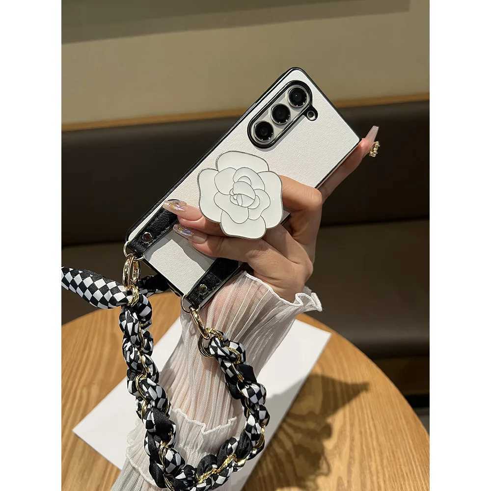 Phone case For Galaxy Z Fold 7 6 5 4 3 5G Lia Flower Stand Holder Bracelet Hand Chain Of Silk Scarf White Leather Case Cover